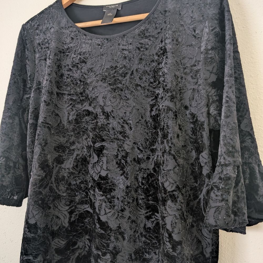 Ann Taylor Factory Velvet Burnout Top Women's Lg Bell Sleeve Black Floral Witchy - Picture 6 of 10